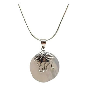 AG1 Italian Sterling Silver .925 Mother of Pearl Flower Pendant Necklace